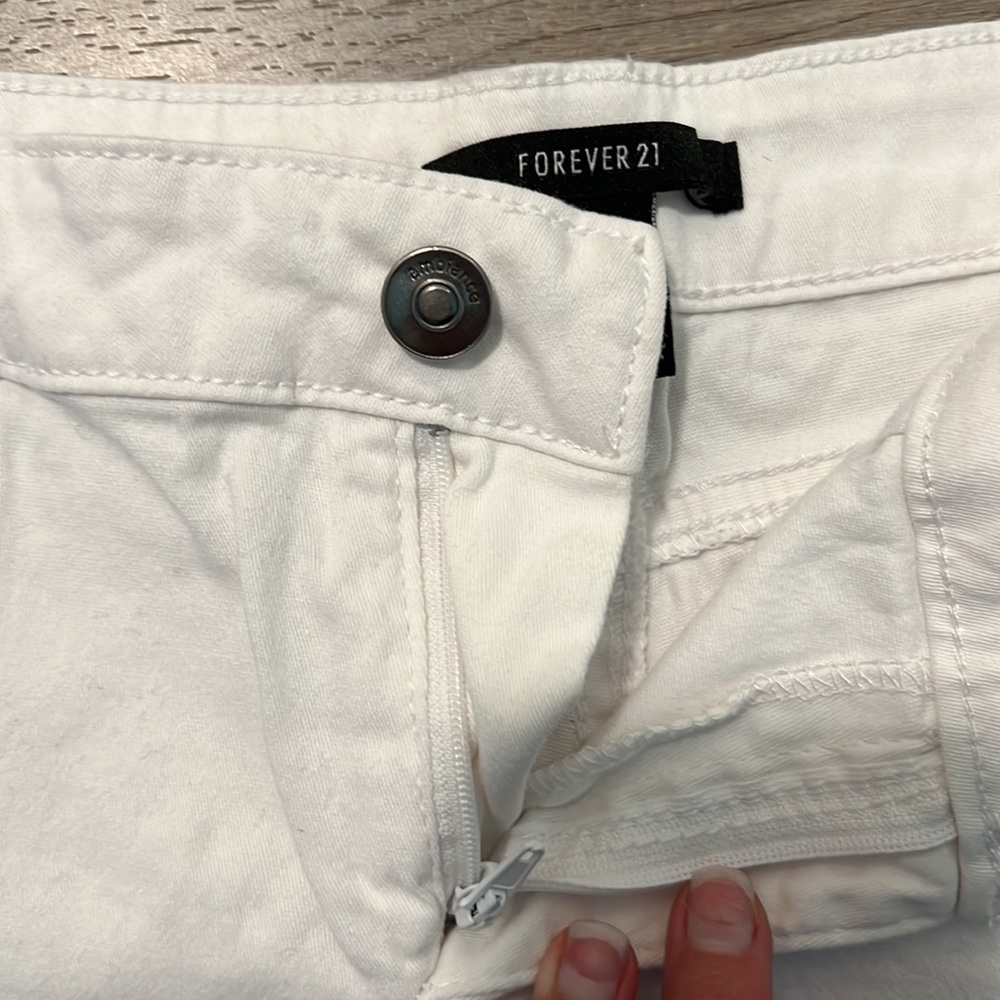 Shorts - Picture 3 of 4